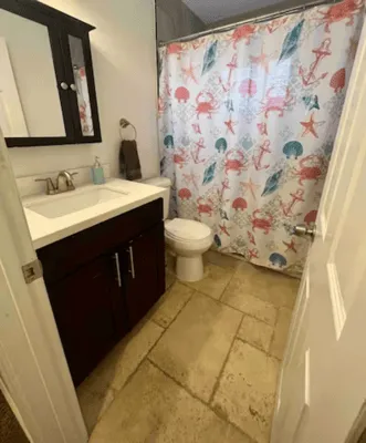 Clean upstairs bathroom in the Skyline Hills women’s recovery residence